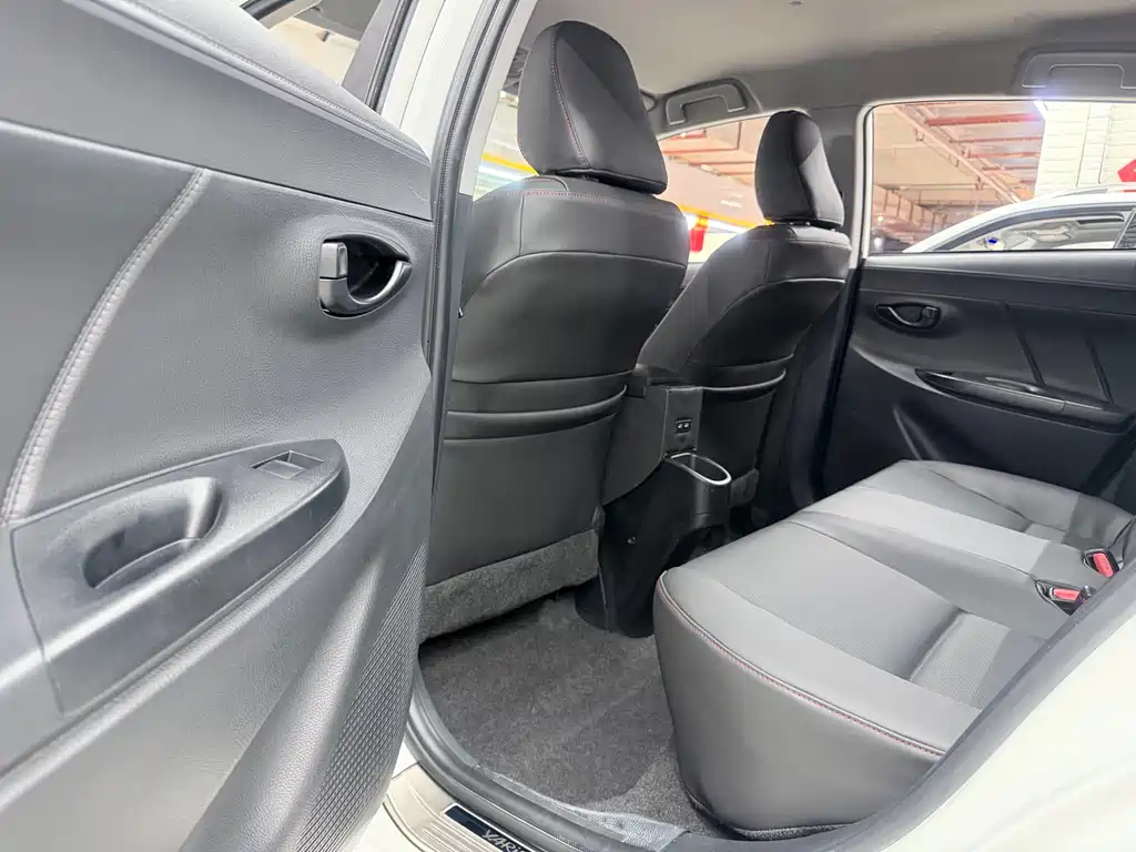 Toyota Yaris L 2022 — фото 23