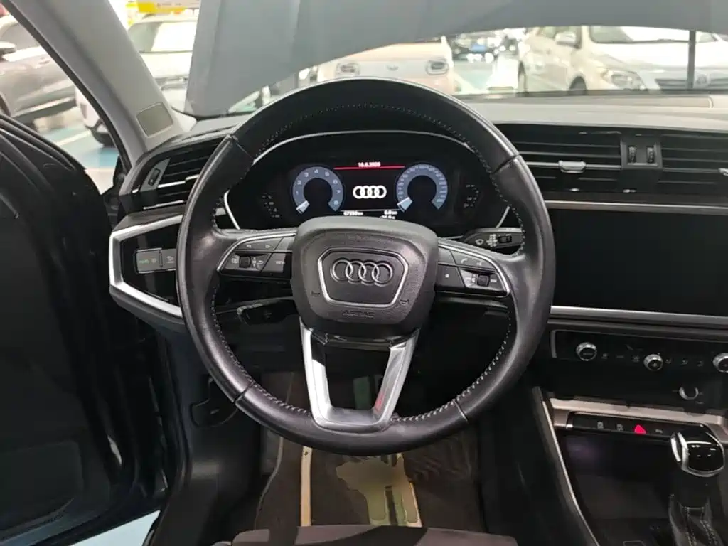Audi Q3 2020 — фото 11