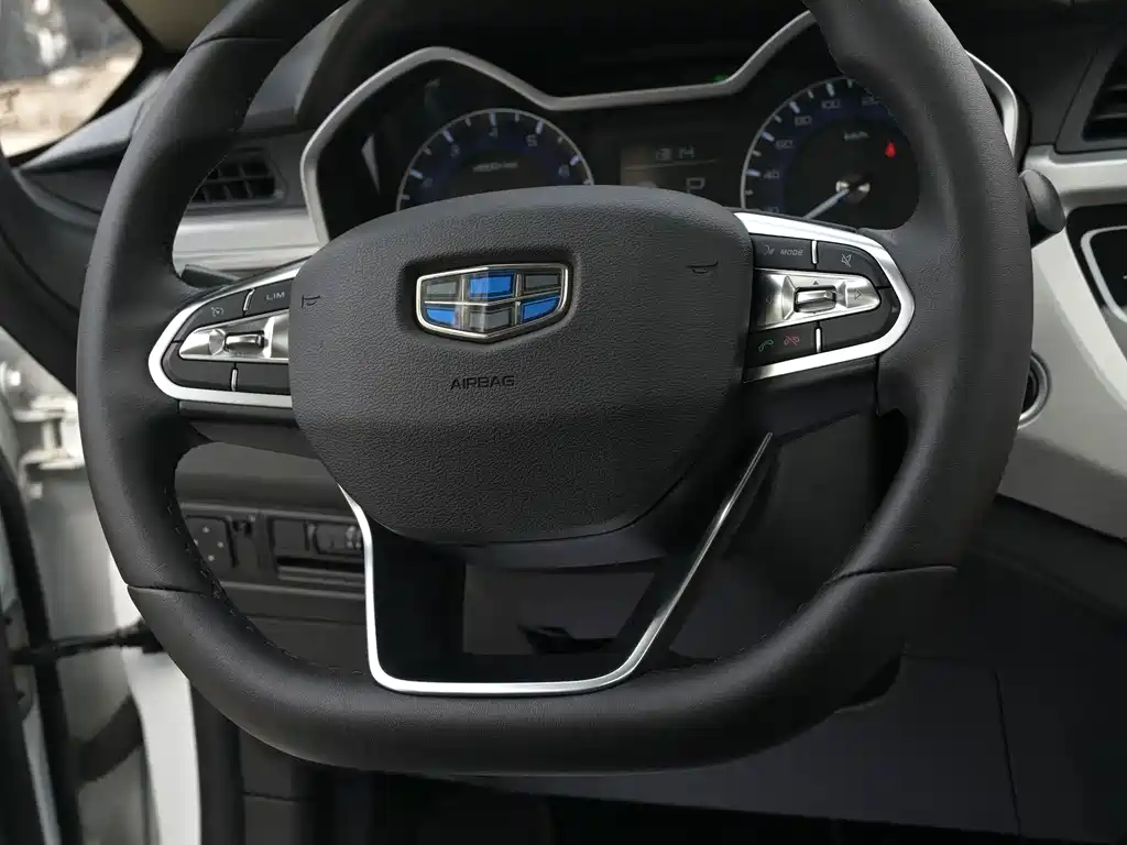 Geely Vision X3 2019 — фото 13