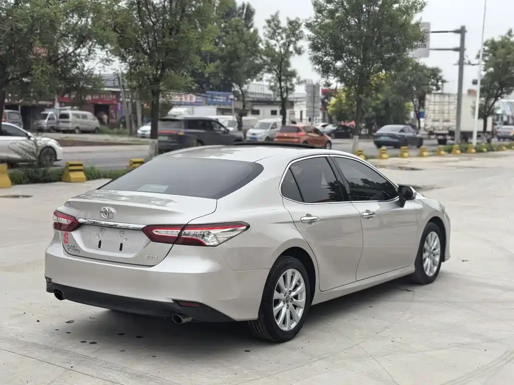 Toyota Camry 2018 — фото 5