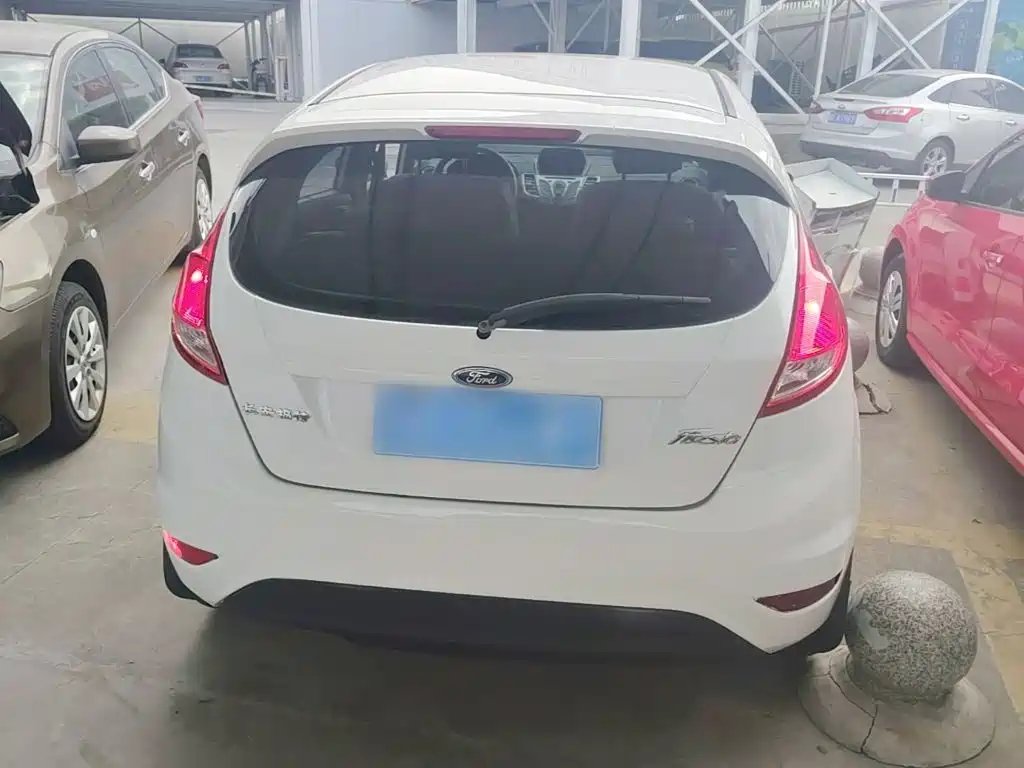Ford Fiesta 2015 — фото 6