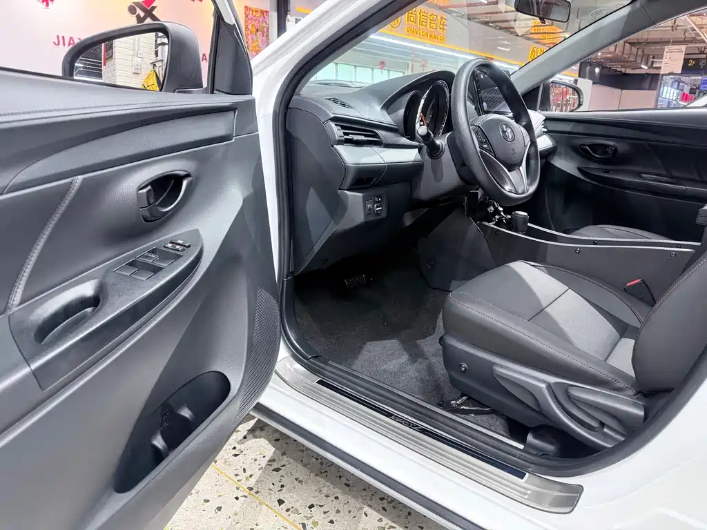 Toyota Yaris L 2022 — фото 10