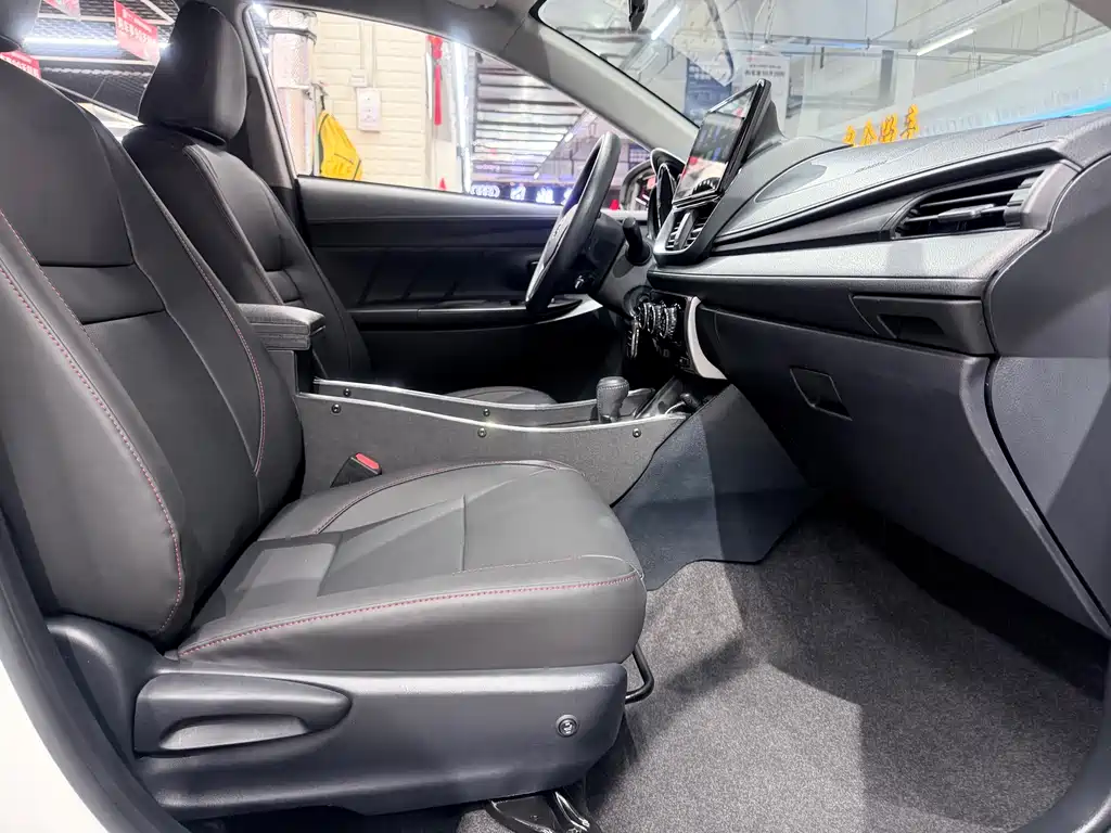 Toyota Yaris L 2022 — фото 19