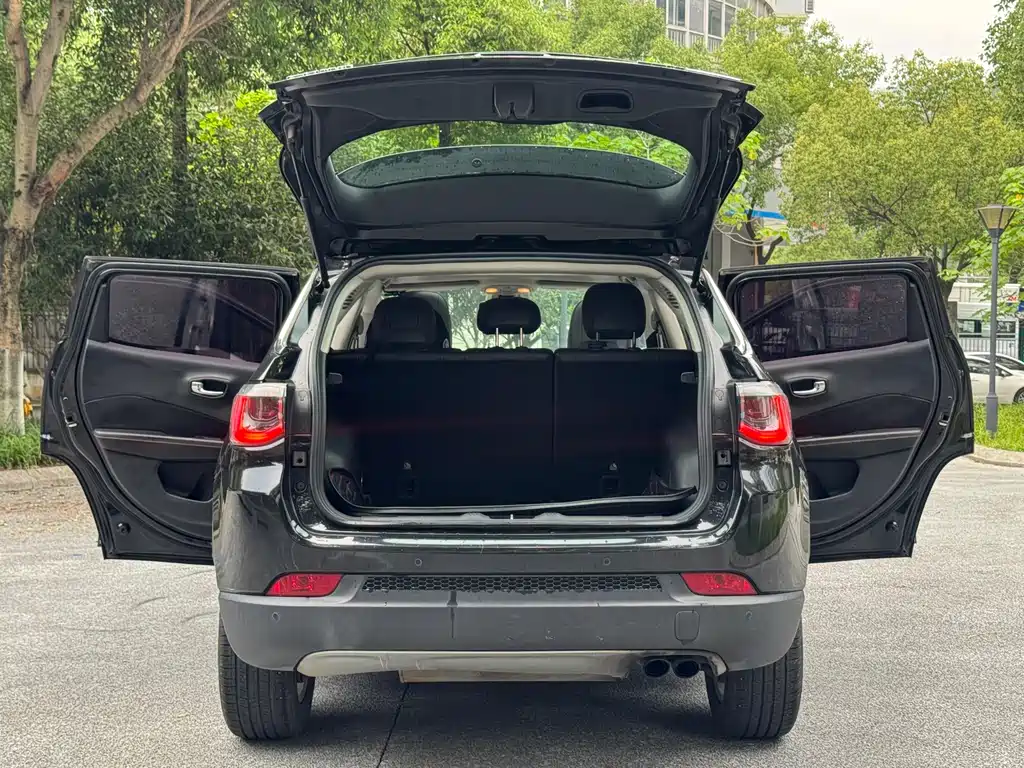 Jeep Compass 2017 — фото 10