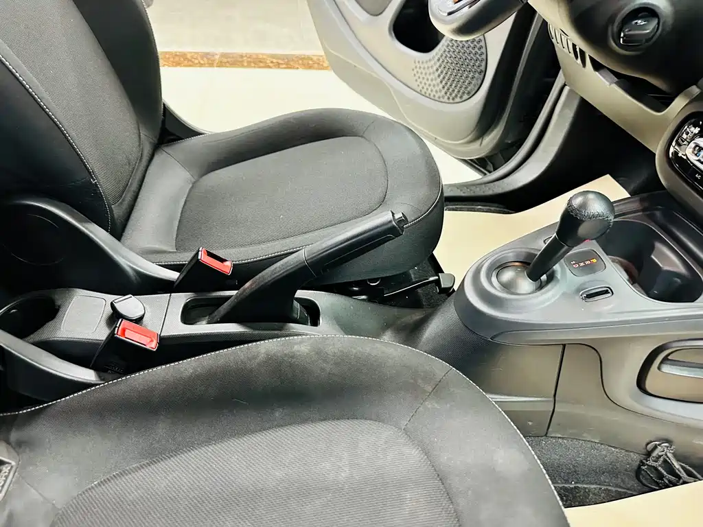 smart Fortwo 2018 — фото 23