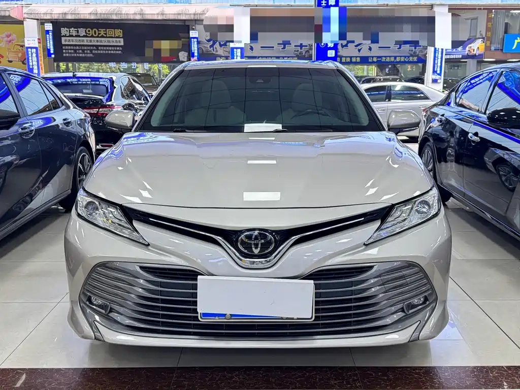 Toyota Camry 2018 — фото 2