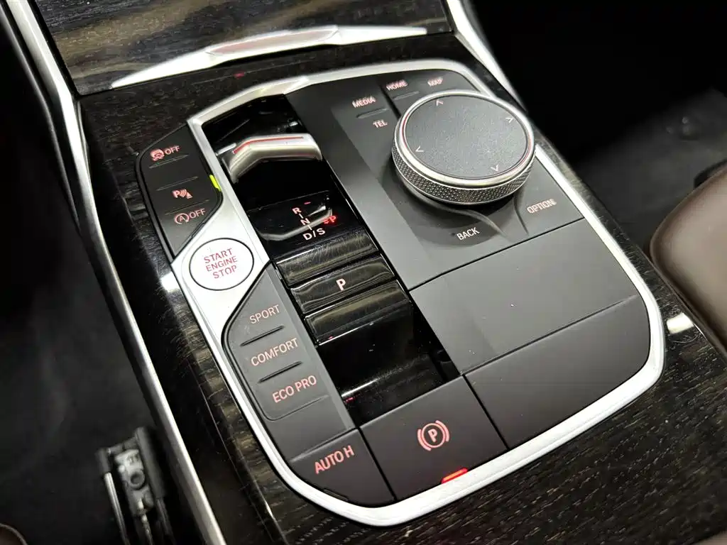 BMW 3 Series 2024 — фото 15