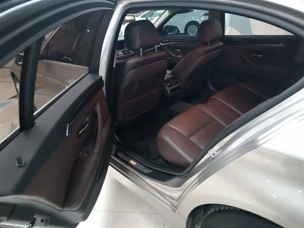 BMW 5 Series 2015 — фото 13