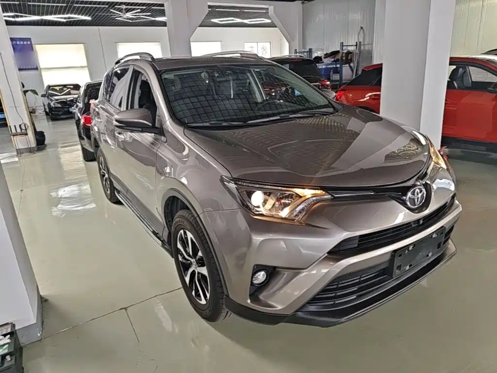 Toyota RAV4 2019 — фото 4