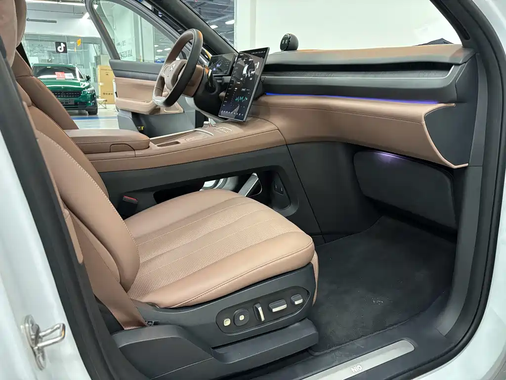 NIO ES8 2025