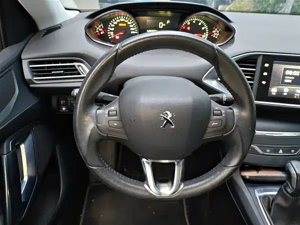 Peugeot 308S 2015