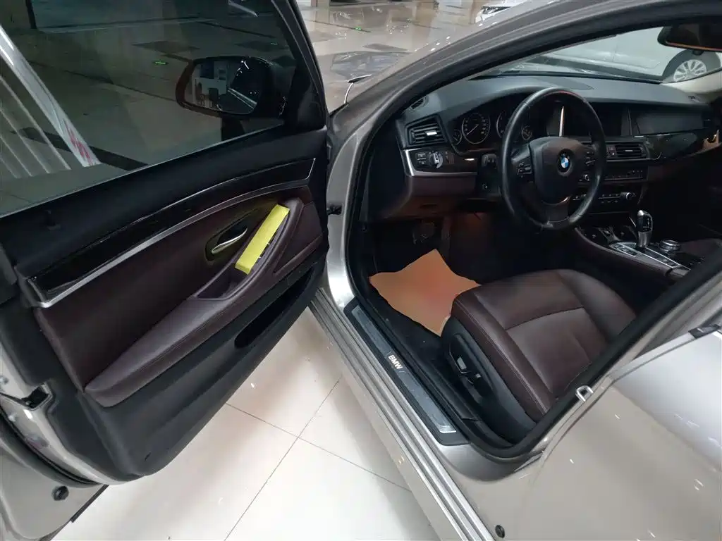 BMW 5 Series 2015 — фото 11