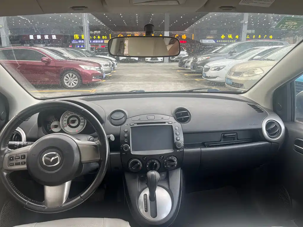 Mazda 2 2010