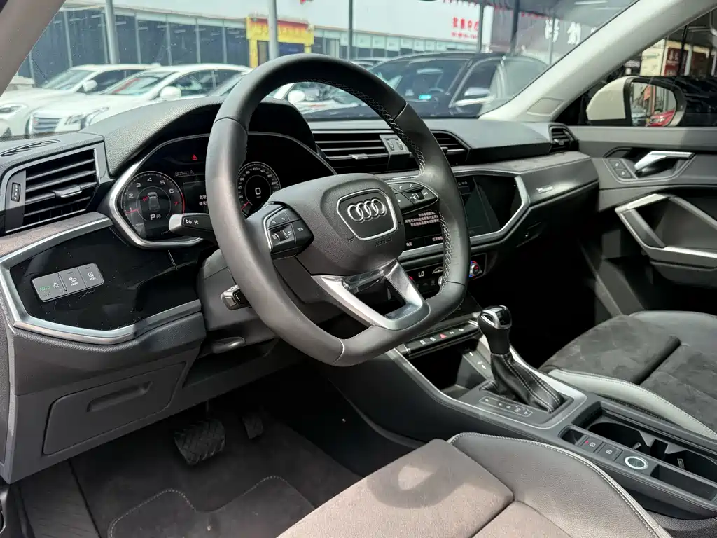 Audi Q3 2022 — фото 14