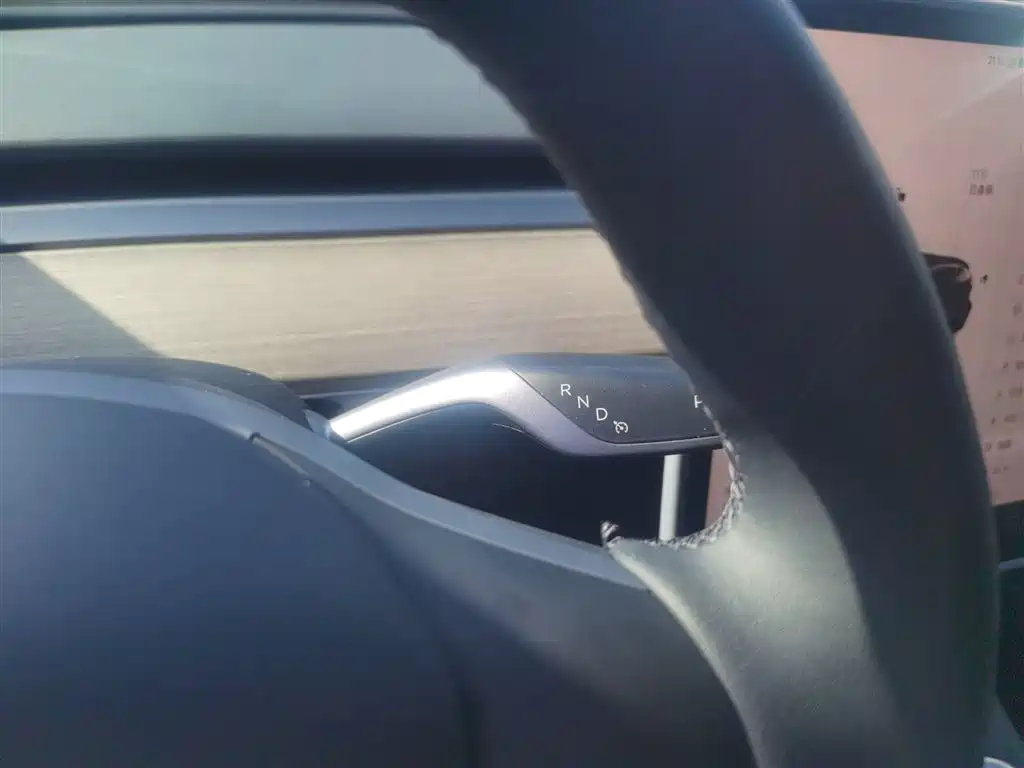 Tesla Model Y 2023 — фото 10