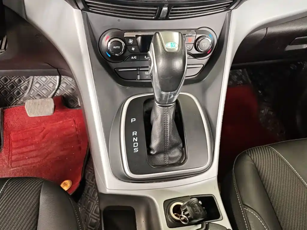 Ford Kuga 2015 — фото 14