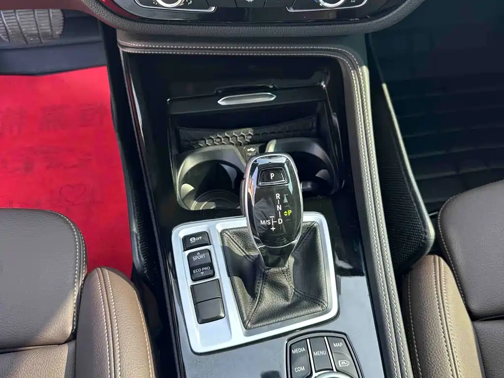 BMW 1 Series 2022 — фото 17