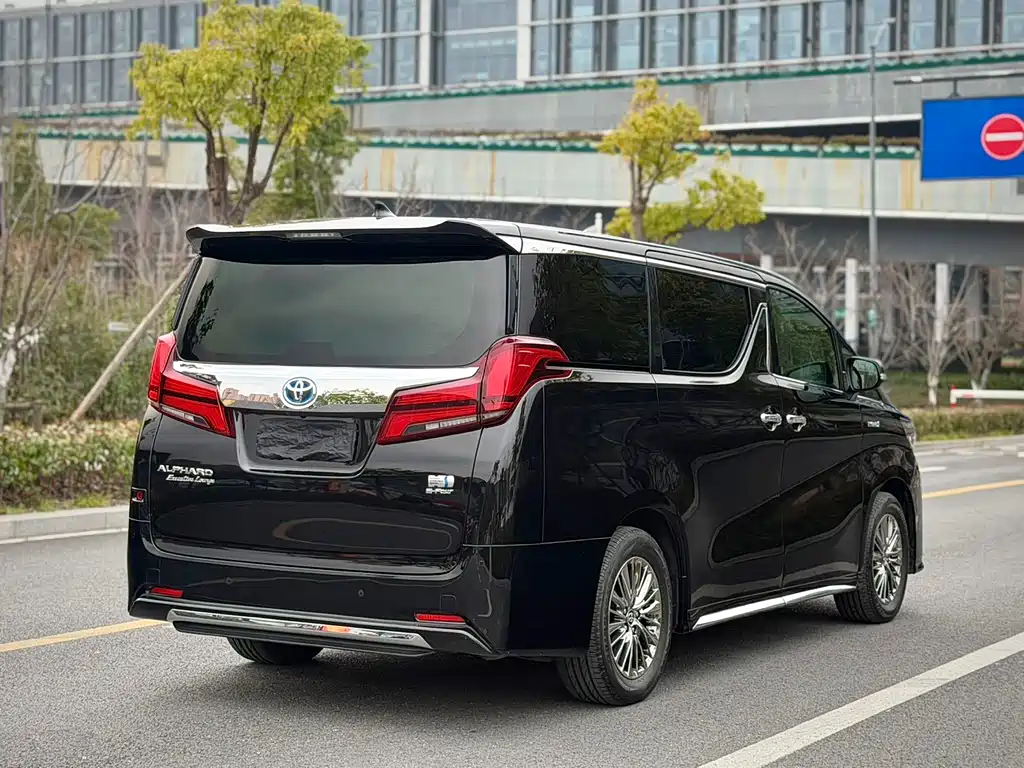 Toyota Alphard 2022 — фото 5