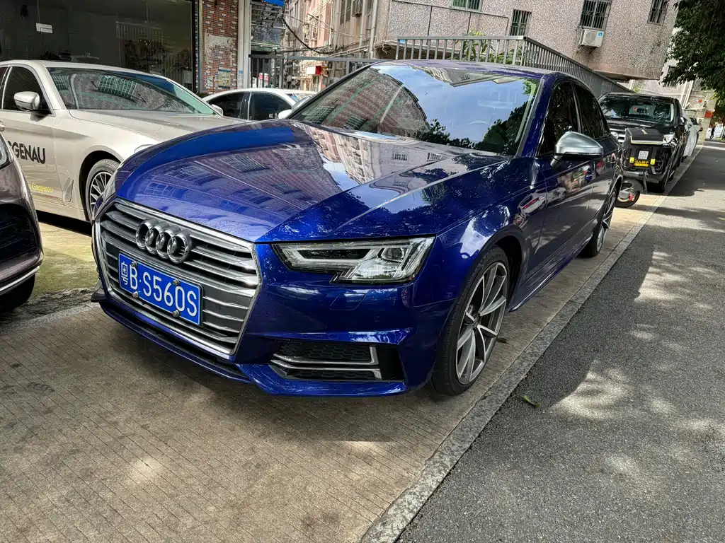 Audi A4L 2018