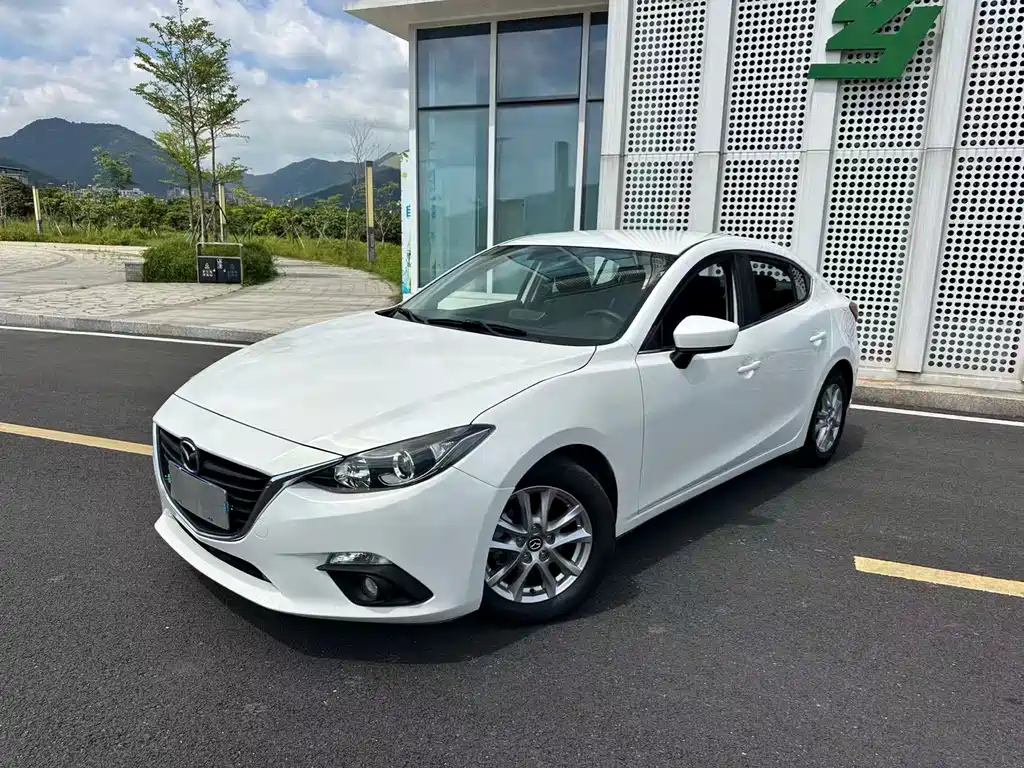 Mazda 3 Axela 2016 — фото 1