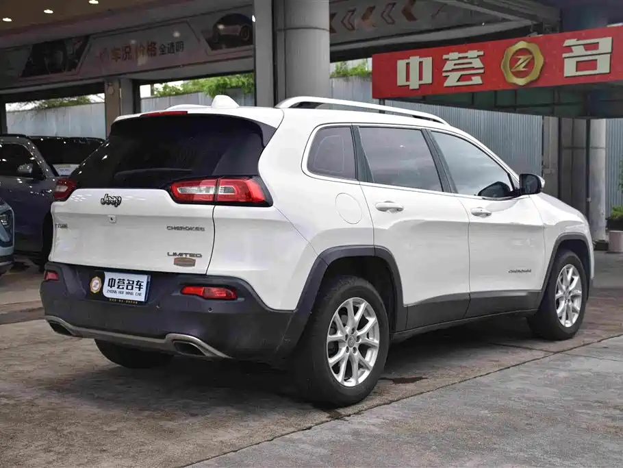 Jeep Cherokee 2018 — фото 14