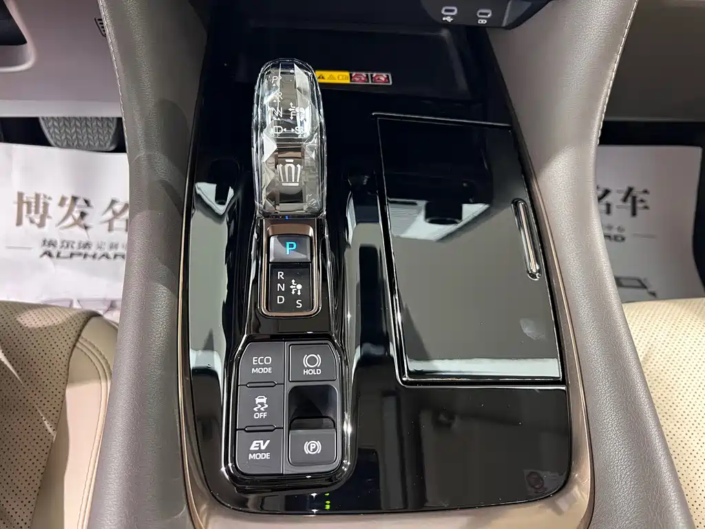 Toyota Vellfire 2025 — фото 24