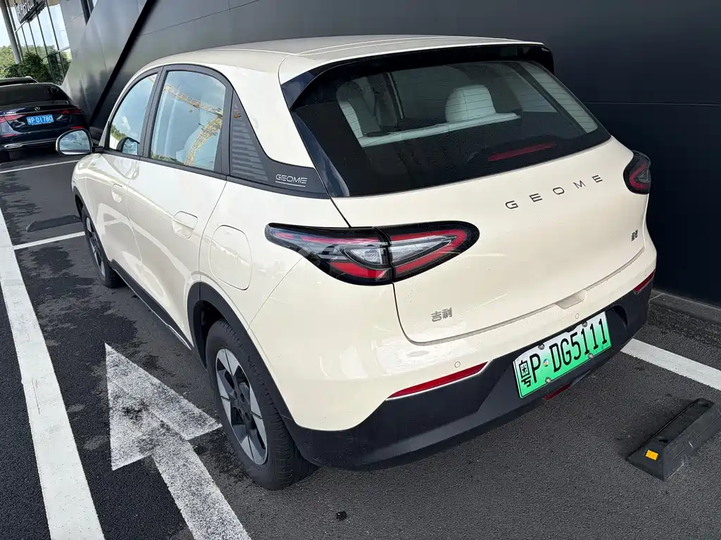Geely Galaxy Starwish 2025 — фото 3