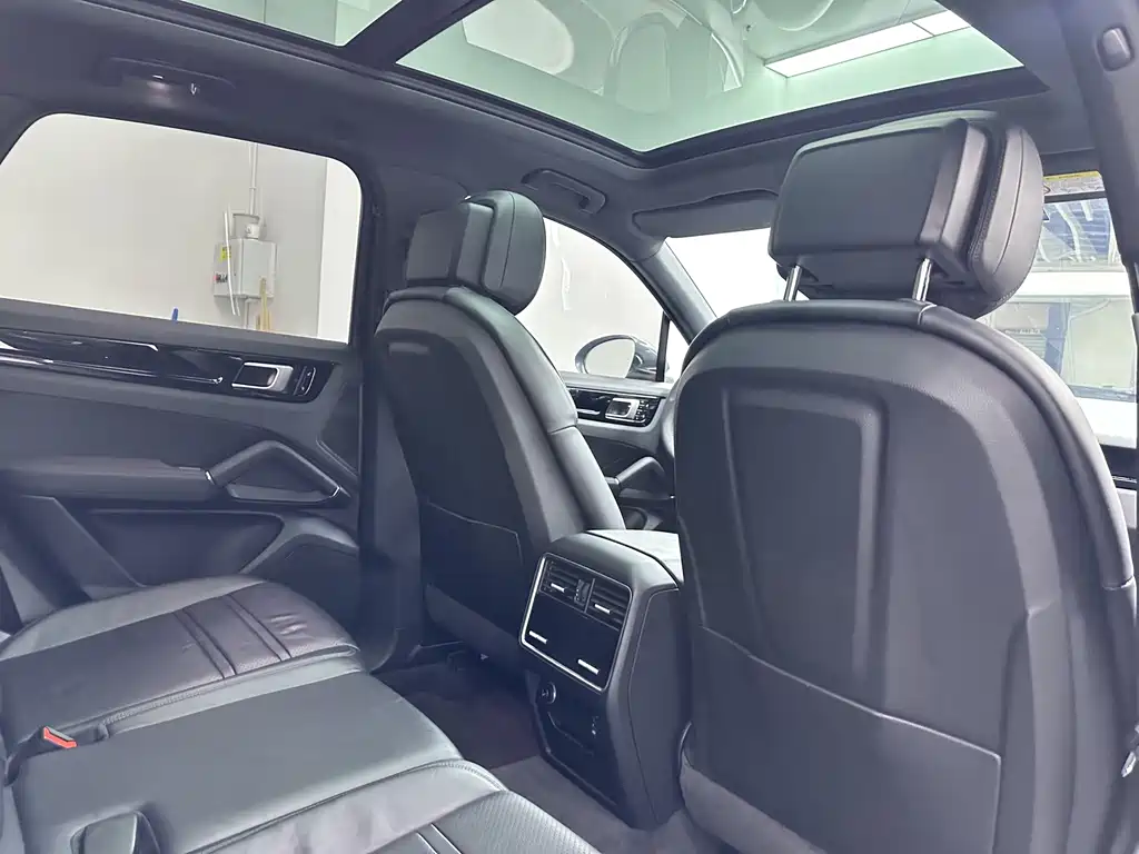 Porsche Cayenne 2019 — фото 14