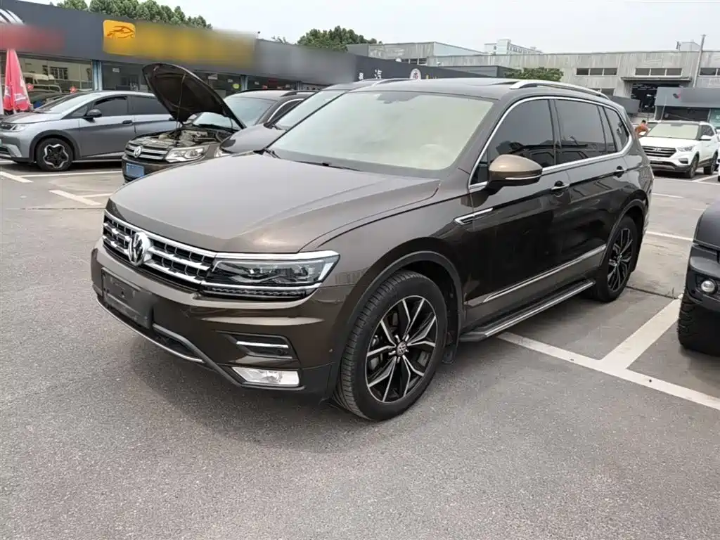 Volkswagen Tiguan L 2017 — фото 1