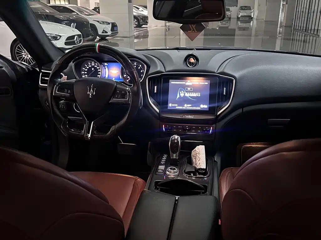 Maserati Ghibli 2015 — фото 13
