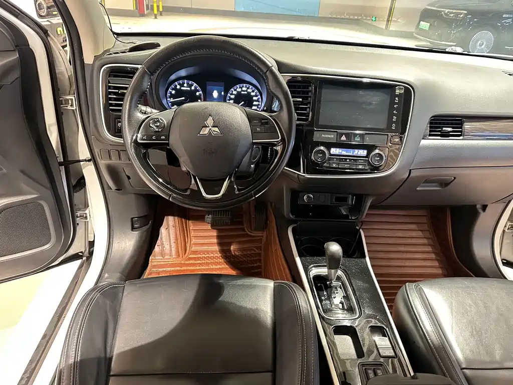 Mitsubishi Outlander 2019 — фото 10