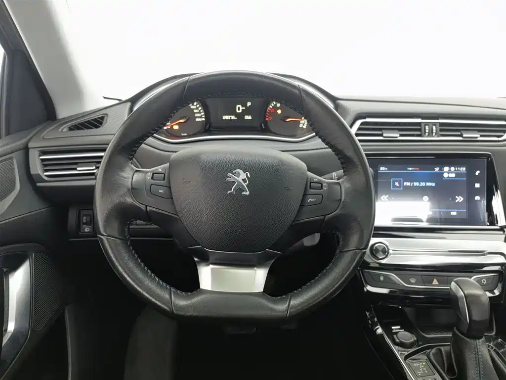 Peugeot 308 2017 — фото 11