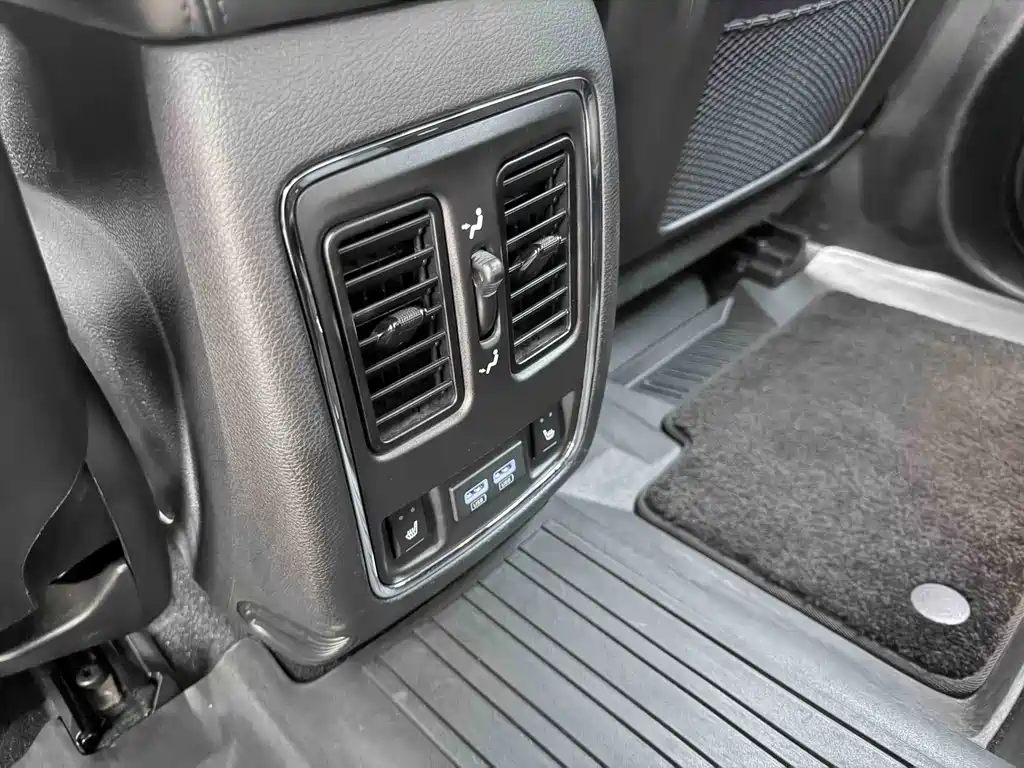 Jeep Grand Cherokee 2022 — фото 9