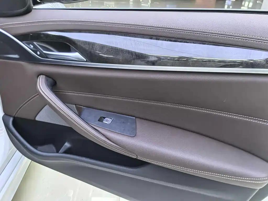 BMW 5 Series New Energy 2021 — фото 16