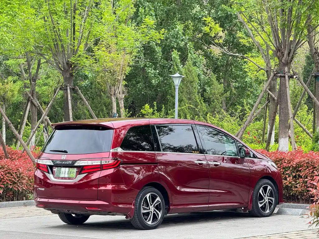Honda Odyssey 2015 — фото 9