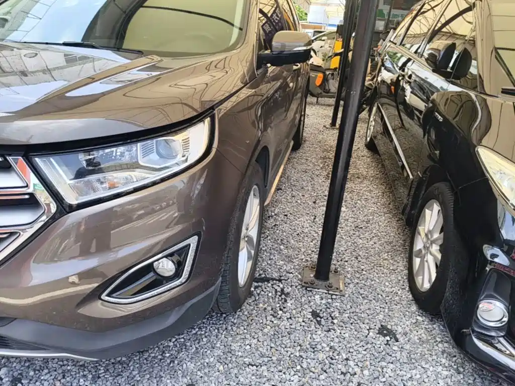 Ford Edge 2017 — фото 15