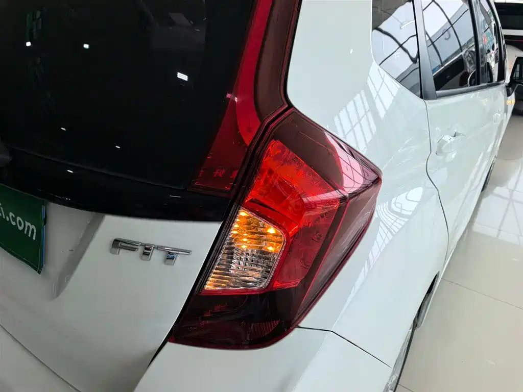 Honda Fit 2017 — фото 8