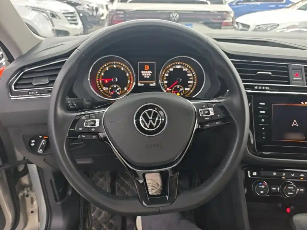 Volkswagen Tiguan L 2020 — фото 11