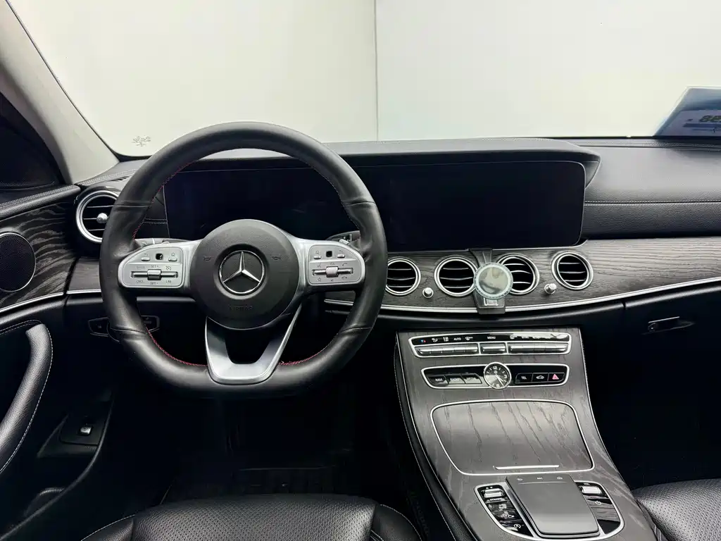 Mercedes-Benz E-Class 2020 — фото 18