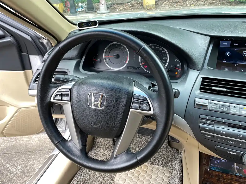 Honda Accord 2010 — фото 11