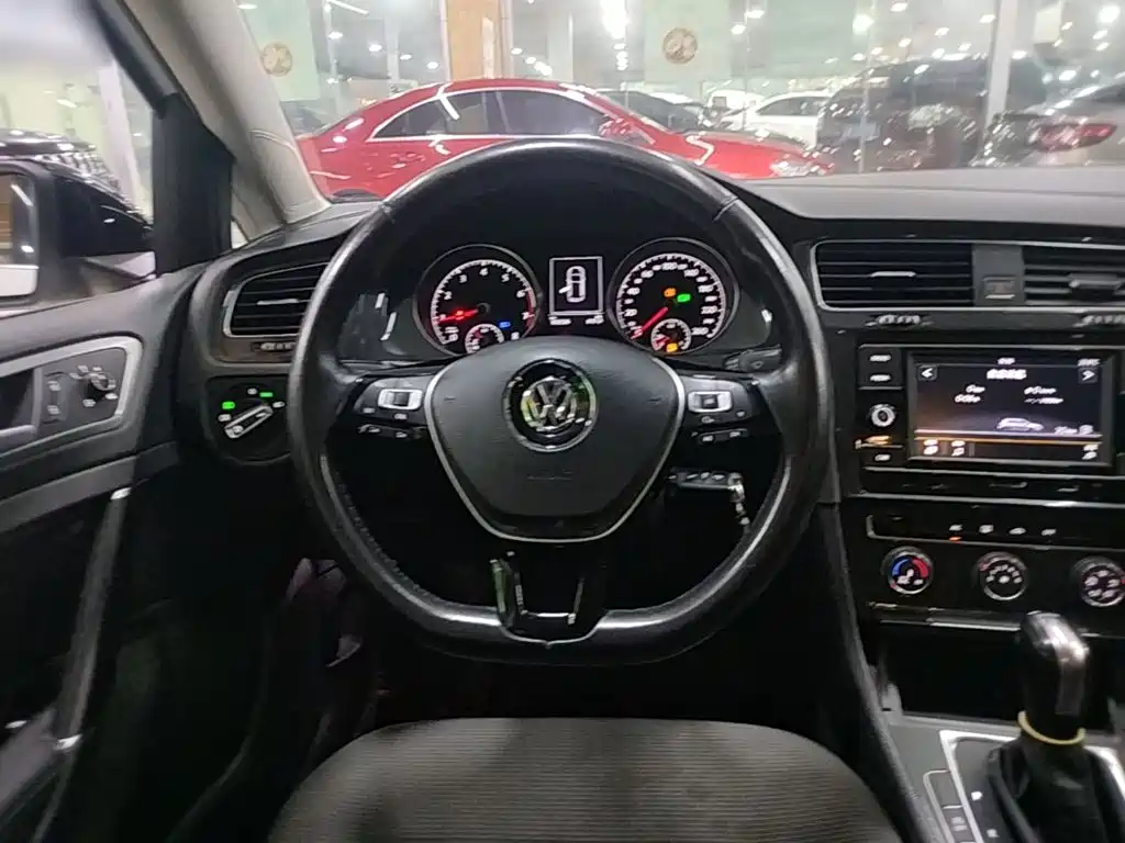 Volkswagen Golf 2018 — фото 11