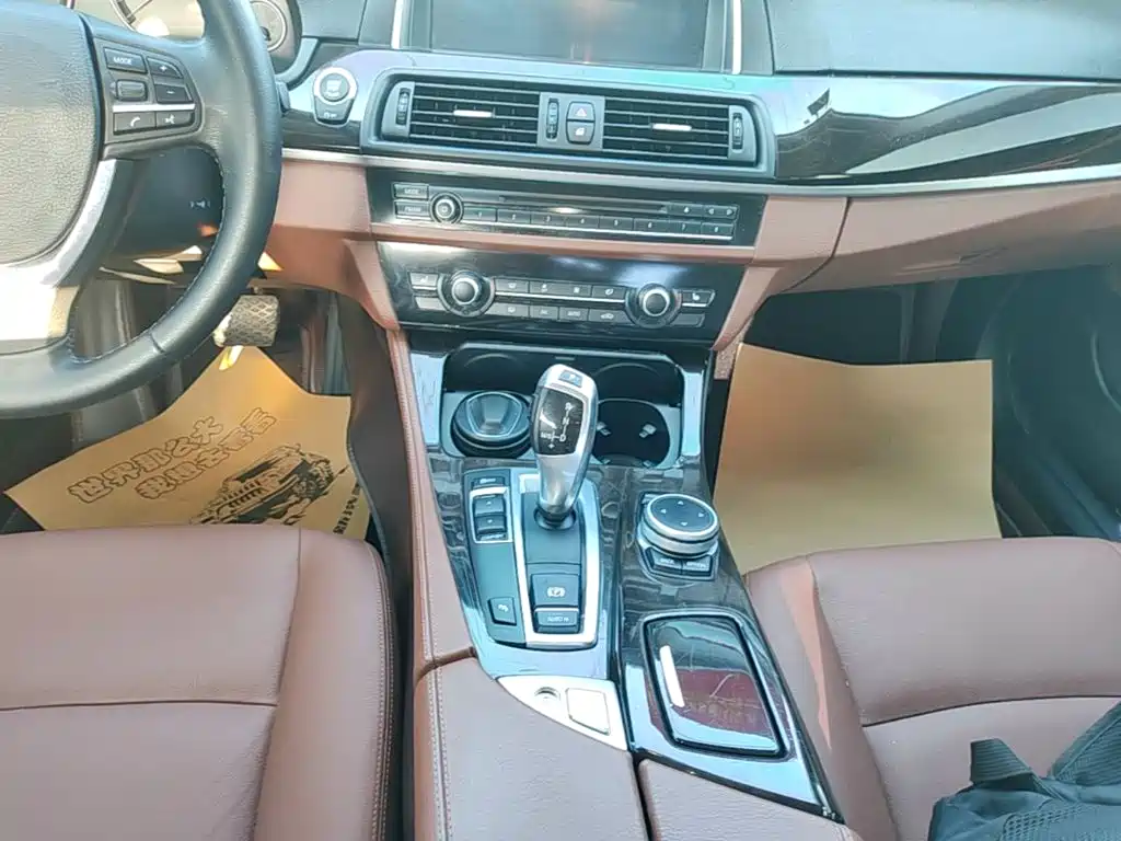 BMW 5 Series 2016 — фото 14