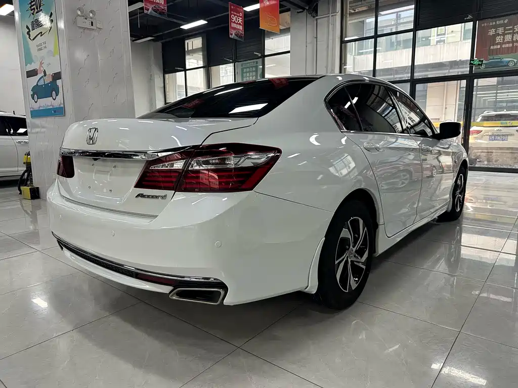 Honda Accord 2018 — фото 8