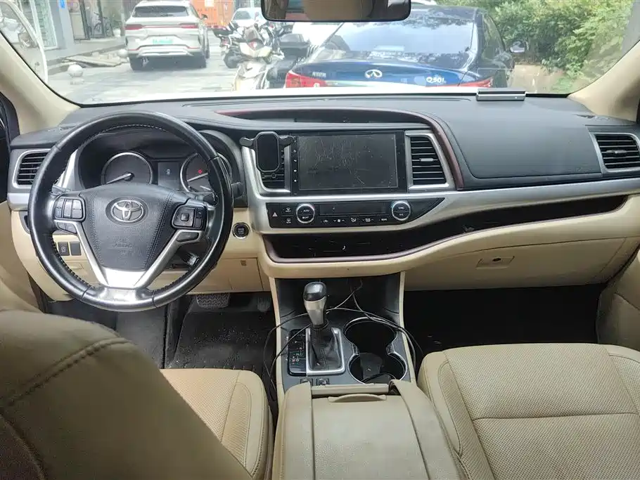 Toyota Highlander 2017 — фото 12