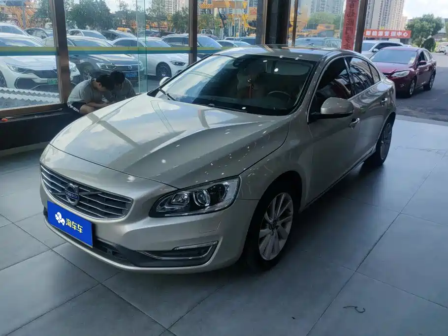 Volvo S60 2016 — фото 1