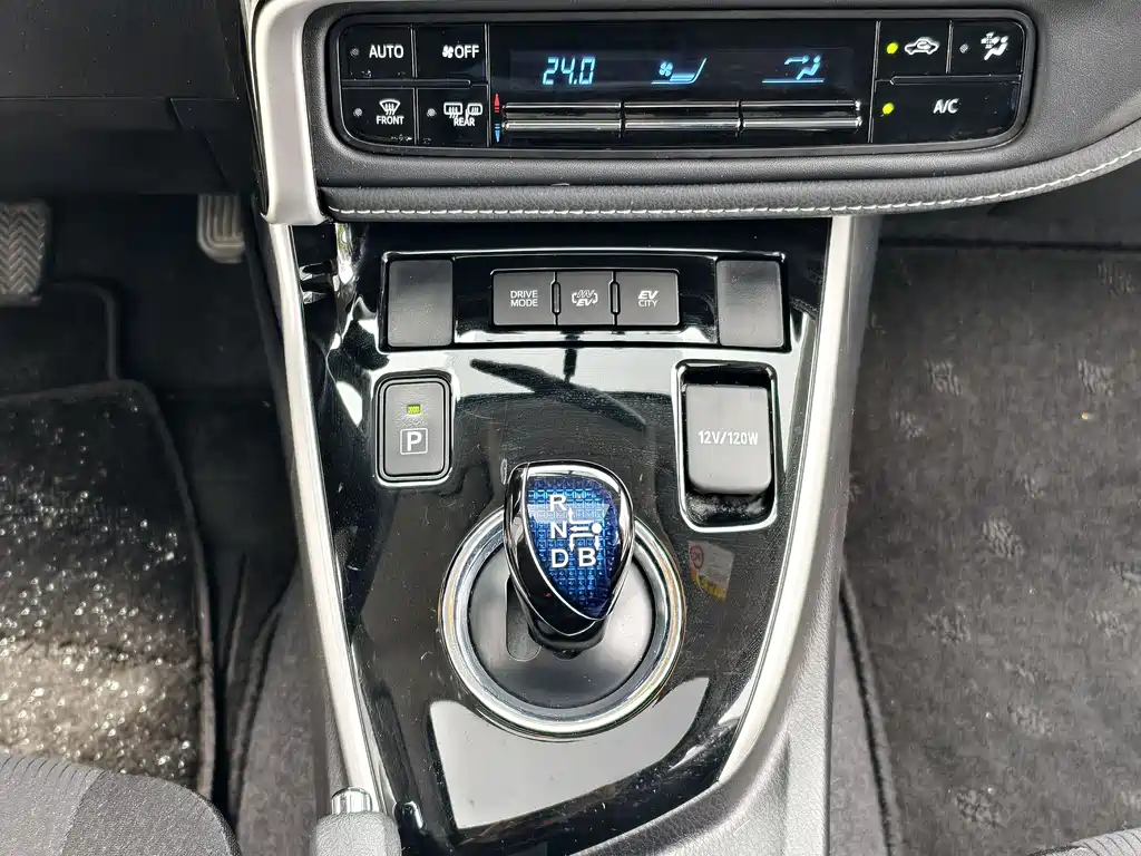 Toyota Corolla Hybrid 2020 — фото 36