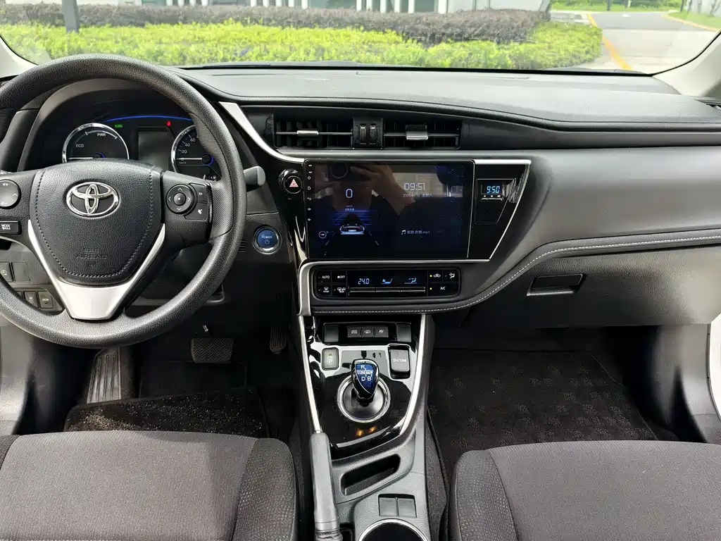Toyota Corolla Hybrid 2020 — фото 34