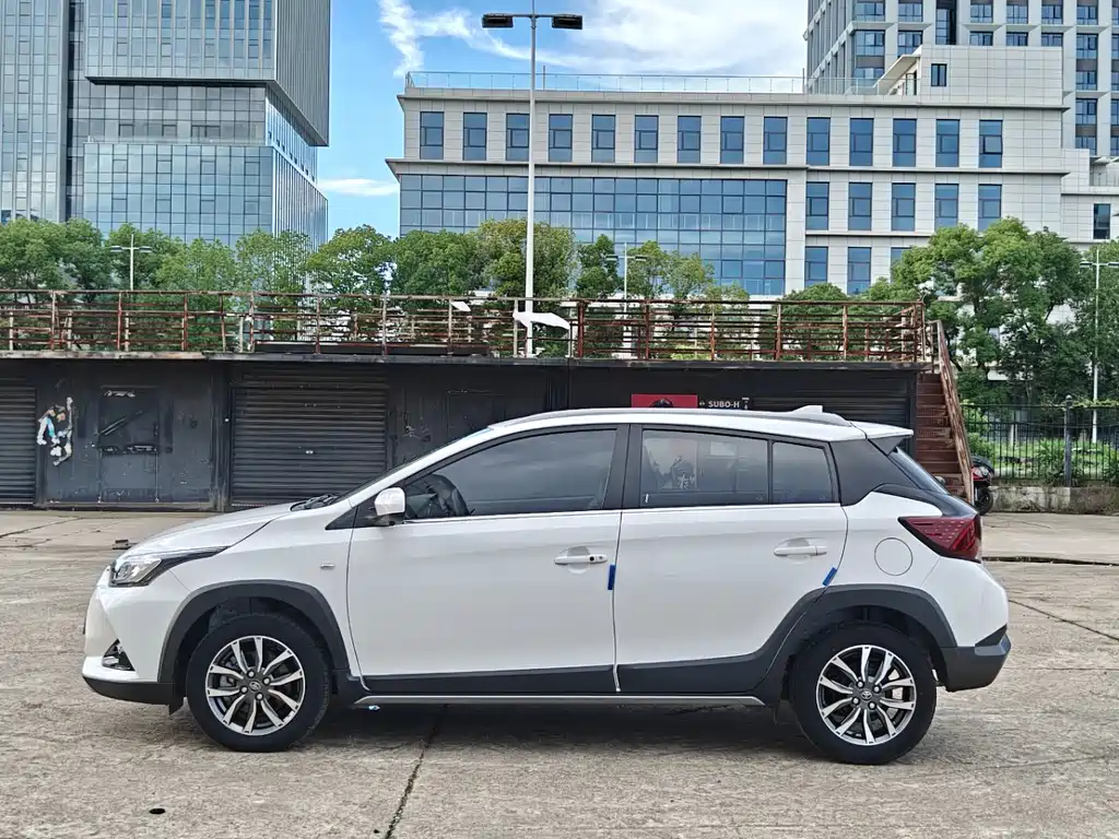 Toyota Yaris L 2022