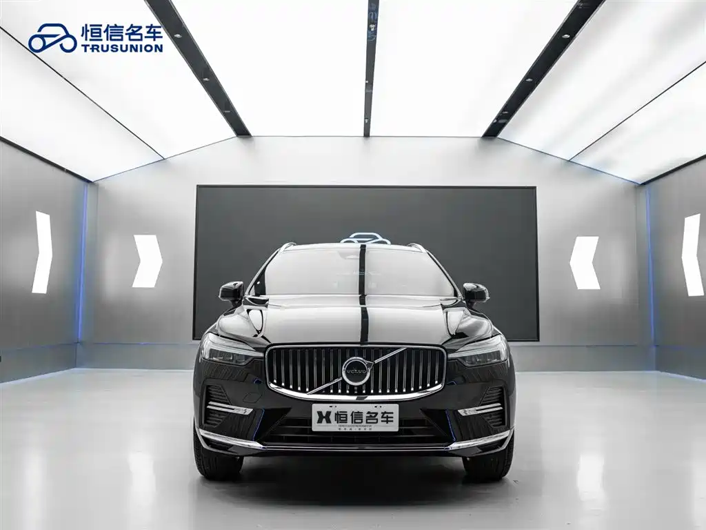 Volvo XC60 2022 — фото 2