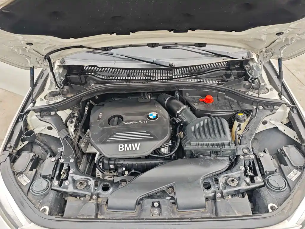 BMW 1 Series 2017 — фото 10